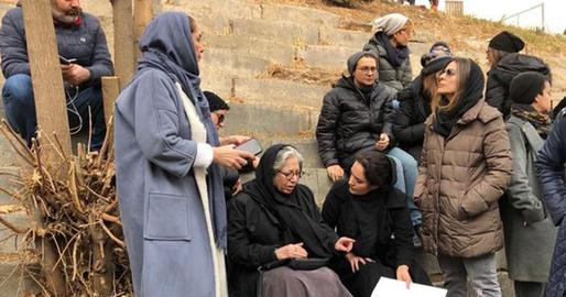 تحصن سینماگران ایرانی مقابل اوین برای پیگیری وضعیت ترانه علی‌دوستی