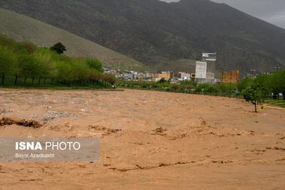 Flooding caused by torrential rains cut roads in the western Iranian province of Lorestan and triggered the evacuation of residents living around a dam on April 13