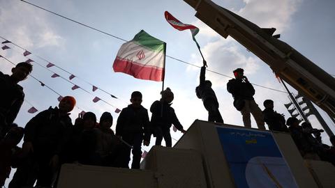 شهروندانی که در روزهای پس از شروع آتش‌بس در ۳تیر۱۴۰۴ در خوزستان بازداشت‌شده‌اند،  به ۵سال حبس به اتهام ساختگی «جاسوسی و همکاری با موساد»، یک سال حبس تعزیری به اتهام «تبلیغ علیه نظام»، ۲سال حبس تعزیری به اتهام «توهین به علی خامنه‌ای»، ۲سال ممنوع‌الخروجی از کشور و ۲سال اجبار به شرکت در جلسات موسوم به «اصلاحی» که از سوی نیروهای بسیج و سپاه برگزار می‌شوند، محکوم‌شده‌اند.