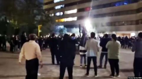 شعارهای شبانه و تجمعات اعتراضی؛ کرج، اکباتان، پونک تهران و دهگلان کردستان