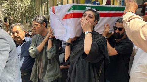 محاکمه دختر احمدرضا احمدی به‌دلیل حضور بی‌حجاب در خاکسپاری پدرش