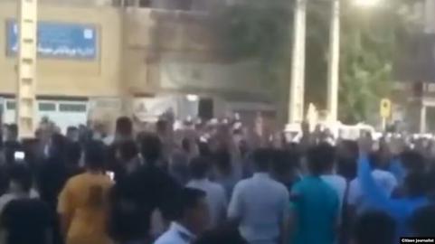 تجمعات اعتراضی به چندین شهر ایران رسید؛ شلیک هوایی در ایذه و اندیمشک