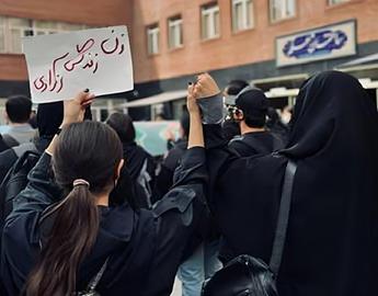 انتقاد رییس دانشکده علوم اجتماعی دانشگاه تهران از وضعیت حجاب در دانشگاه‌ها