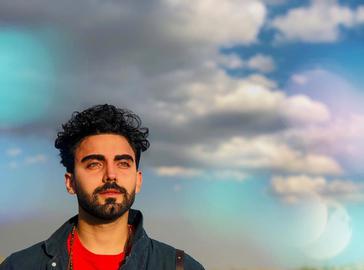 محمد صادقی پس از احضار به زندان؛ «روزی خاکمان را پس می‌گیریم»