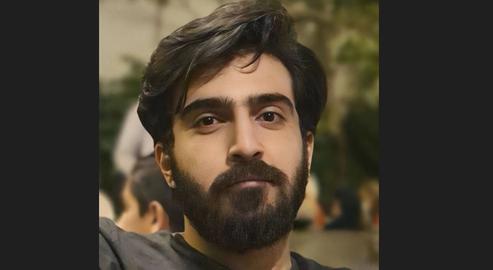 عادل جلال احمید دانشجوی رشته مهندسی کامپیوتر دانشگاه فردوسی مشهد از تاریخ ۱۲ مهرماه بازداشت و به زندان وکیل‌آباد منتقل شده است.