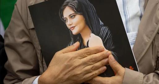محامي عائلة مهسا أميني يواجه اتهامات بسبب مقابلة