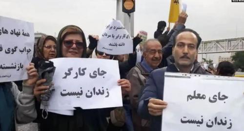 خانواده ده فعال صنفی زندانی با انتشار یک نامه سرگشاده به تداوم بازداشت آنها و تهمت و افتراهای وارد شده به آنها اعتراض کردند.
