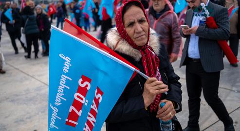 جمعیت حاضر در سخنرانی کمال قلیچدار اوغلو،‌ مهمترین رقیب اردوغان در انتخاب ریاست جمهوری ترکیه ۲۰۲۳. عکس اختصاصی از ایران‌وایر