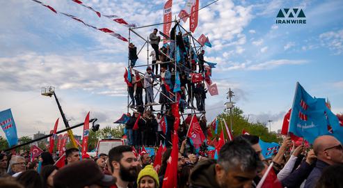 جمعیت حاضر در سخنرانی کمال قلیچدار اوغلو،‌ مهمترین رقیب اردوغان در انتخاب ریاست جمهوری ترکیه ۲۰۲۳. عکس اختصاصی از ایران‌وایر