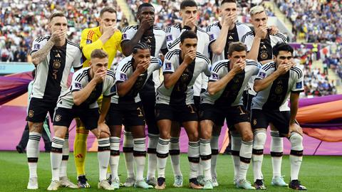 حمایت بازیکنان آلمان از جامعه رنگین‌کمانی و کنایه به فیفا