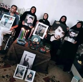 اتهام محاربه و افساد فی‌الارض در حالی به معترضان بازداشتش ده ایذه نسبت داده شده که فشار بر خانواده‌های این افراد و همچنین جان‌باختگان ایذه که اتهامات انتسابی به معترضان بازداشت شده را در پرونده قتل عزیزانشان نپذیرفته‌اند افزایش یافته است.