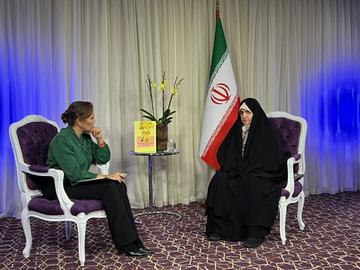 La esposa del presidente iraní considera a las oportunidades para mujeres una “forma de violencia”
