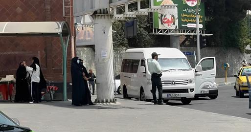 به‌ چشم‌ خودم‌ در هیچ‌ کجای‌ تهران‌‌‌ ون‌ یا مینی‌بوس‌ و یا سواری‌ ندیده‌ام‌ که‌ روی‌‌ آن‌ نوشته‌ شده‌ باشد‌ «پلیس‌امنیت‌اخلاقی» یا گشت‌ارشاد