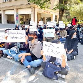 « زن، زندگی، آزادی»  این شعاری است که ساعاتی پیش توسط دانشجویان دانشگاه تهران سرداده شده است.
