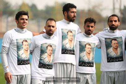 تصویر مهران سماک روی پیراهن بازیکنان ملوان