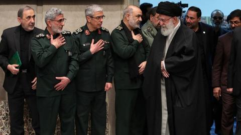 Exclusivo: Algunos comandantes iraníes están “descontentos” por la falta de respuesta a los ataques israelíes