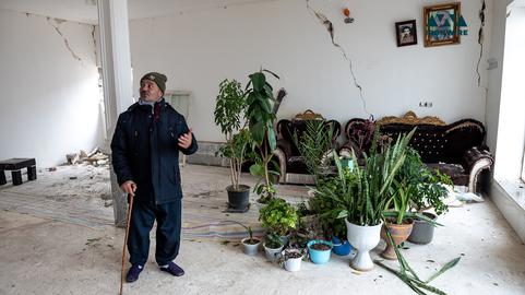 Iranian City Of Khoy Heals Its Wounds After Quake (2)