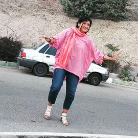 وکیل  ملیکا قراگوزلو، دانشجوی معترض به حجاب اجباری از محکومیت او به ۳ سال و ۸ ماه زندان و محرومیت اجتماعی خبر داده است.