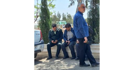 يحتجز مسعود مؤمني، وهو عنصر في وزارة المخابرات، جثث خمسة بهائيين متوفين في المشرحة بانتظار الدفن. أحدى هذه الجثث ما تزال هناك منذ 22 يوما.