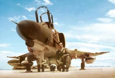 «خالد حیدری»، خلبان «اف-۴ فانتوم۲» نیروی هوایی ارتش ایران است که از او با عنوان نخستین نظامی کشته شده دوران جنگ یاد می‌شود