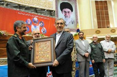 «عبدالله شهبازی»، «محمود خاوری» را به یهودی بودن متهم کرد اما سپس گفت که این موضوع را به صورت سوال مطرح کرده است