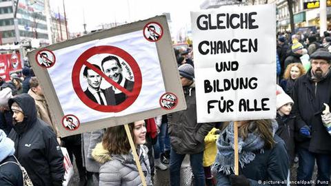 شهر وین سال ۲۰۱۸، پس از انتخاب گروه‌های افراطی در پارلمان و دولت، شاهد اعتراضات گسترده نسبت به روی کار آمدن تفکرات تندرو بود. شهروندان اتریشی در صف اول معترضان قرار داشتند