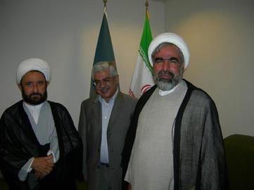 «عبدالله شهبازی» تعدادی از مقامات جمهوری اسلامی را به یهودی بودن و «روح الله حسینیان» را به بهایی بودن متهم کرده بود