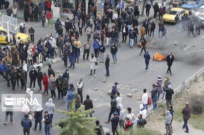 پس از اعتراضات آبان ۱۳۹۸، تحلیل‌گران اعلام کردند فاصله زمانی اعتراضات کوتاه‌تر شده و ممکن است اعتراضات زنجیره‌ای شبیه اعتراضات زمان شاه رخ دهد اما مقامات دولت این تحلیل را قبول ندارند