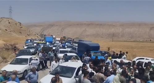 Iranian Villagers Block Roads to Protest Water Shortage and Contamination
