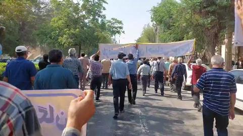 «دولت انقلابی، وعده‌های تو خالی»؛ ادامه اعتراضات بازنشستگان و بازاریان