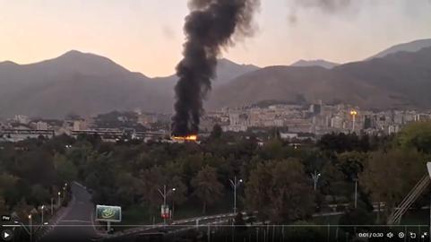 آتش‌سوزی در نمایشگاه بین‌المللی تهران؛ خودروهای برقی دچار حریق شدند