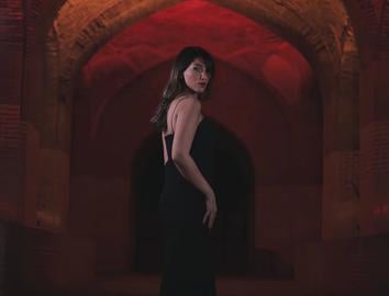 Detienen a cantante iraní sin hijab tras un concierto virtual