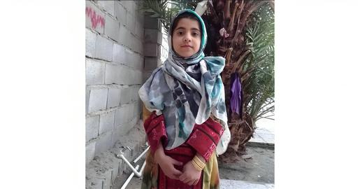 «هستی نارویی» هفت ساله بود. گلوله اشک‌آور روز هشتم مهر در مصلی نمازجمعه زاهدان به سرش اصابت کرد و کشته شد
