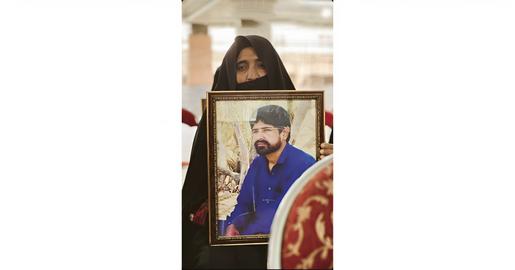 «منصور هرمزی» ۲۴ ساله و بی‌شناسنامه بود. ۱۰۸ روز بعد از جمعه خونین زاهدان در اثر شدت جراحات ناشی از اصابت گلوله‌های سرکوب‌گران جان باخت