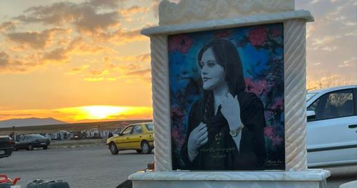 پدر مهسا امینی: هفت‌‌سین ۱۴۰۲ را سر مزار او می‌چینیم