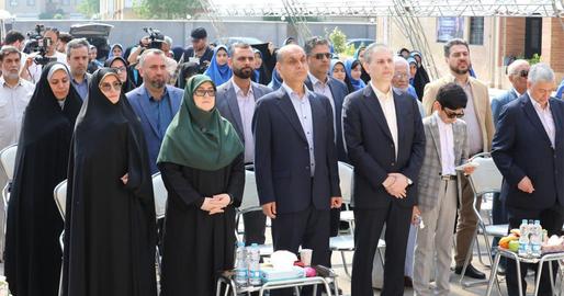 یکی از فعالان سیاسی گیلان: دو برنامه دیگری که خانم سخنگو برای افتتاح آن حاضر شد یعنی یک کارگاه مونتاژ دوچرخه و یک کارگاه تولید لباس, هیچ‌کدام در قد و اندازه ملی مطرح نبود و همین سبب شده اساسا چنین برنامه‌ریزی‌هایی زیر سوال برود