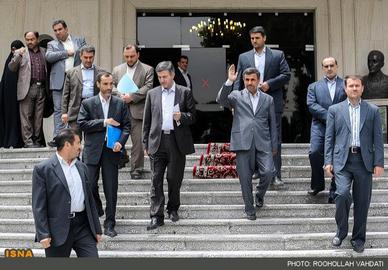 هدف از سخنان «عباس امیری‌فر»، مطرح کردن دوباره نفوذ «اسفندیار رحیم مشایی» و «حمید بقایی» بر «محمود احمدی‌نژاد» است
