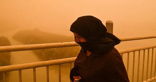 Offices Closed in Five Iranian Provinces Due to Air Pollution and Dust Storms