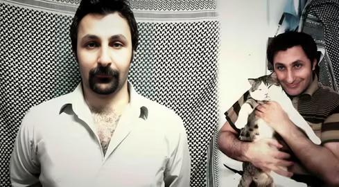 تصویری از «انور خضری» که یک گربه را در زندان در آغوش گرفته، توجه افکار عمومی را به خود جلب کرده است. انور سحرگاه ۱۲ اردیبهشت ۱۴۰۳ بعد از تحمل حدود ۱۵ سال حبس اعدام شد