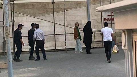 کانال تلگرامی دانشجویان متحد روز شنبه خبر داد که نازیلا معروفیان دانشجو و روزنامه‌نگار زندانی، «از زندان اوین با ونی سبز رنگ متعلق به شهرداری کرج به بیمارستان طالقانی » منتقل شده است.
