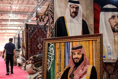 تصویر محمد بن سلمان بر فرش دستباف ایرانی درنمایشگاه تهران