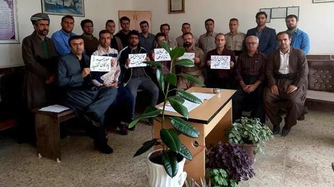 سرکوب اعتراضات؛ کسر حقوق ده‌ها معلم سقزی در آبان و آذر