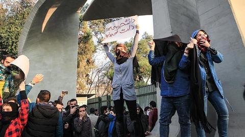 بازداشت هفت دختر دانشجو در داخل خوابگاه دانشگاه تهران