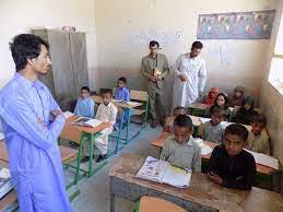 روزنامه هم‌میهن در گزارشی از یک مدرسه در خاش، سیستان و بلوچستان نوشته است که کتک زدن یک دانش‌آموز توسط معلم پرورشی با شلنگ درمدرسه، باعث آسیب شدید به بینایی این دانش‌آموز دبستانی شده است.