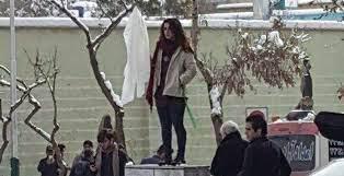 نرگس حسینی، از دختران انقلاب در کاشان بازداشت شد
