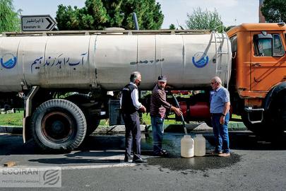 تهرانی‌ها به‌ویژه آن‌ها که در طبقات دوم و بالاتر ساختمان‌ها ساکن هستند عملا آب ندارند