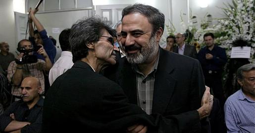 شهاب اسفندیاری؛ نامه‌نگاری برای عفو حسین درخشان، پرونده‌سازی برای دانشجویان