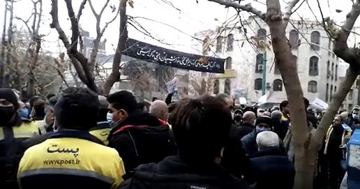 اعتراض کارمندان و ناتوانی دولت در پرداخت دستمزد و تامین رفاه