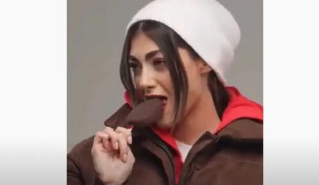 Lácteos iraníes demandados por las autoridades por segundo anuncio de helados 'promiscuo'