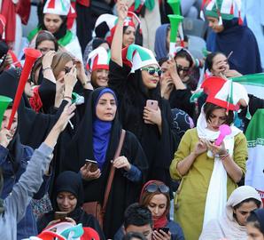 رسانه‌های ایران به نقل از رییس فدراسیون فوتبال مدعی شده‌اند که هماهنگی‌های اولیه برای برگزاری بازی پایانی تیم فوتبال ایران مقابل کره شمالی در انتخابی جام جهانی ۲۰۲۶ به میزبانی شهر مشهد انجام‌شده است. آیا مشهد، درهای ورزشگاه‌ها را به روی زنان باز می‌کند؟